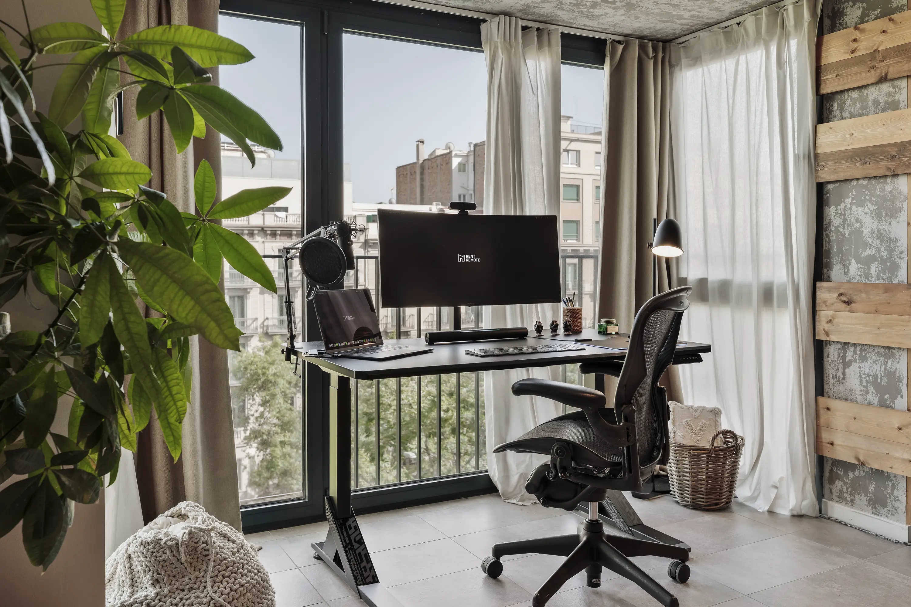 Corporate apartment with workstation