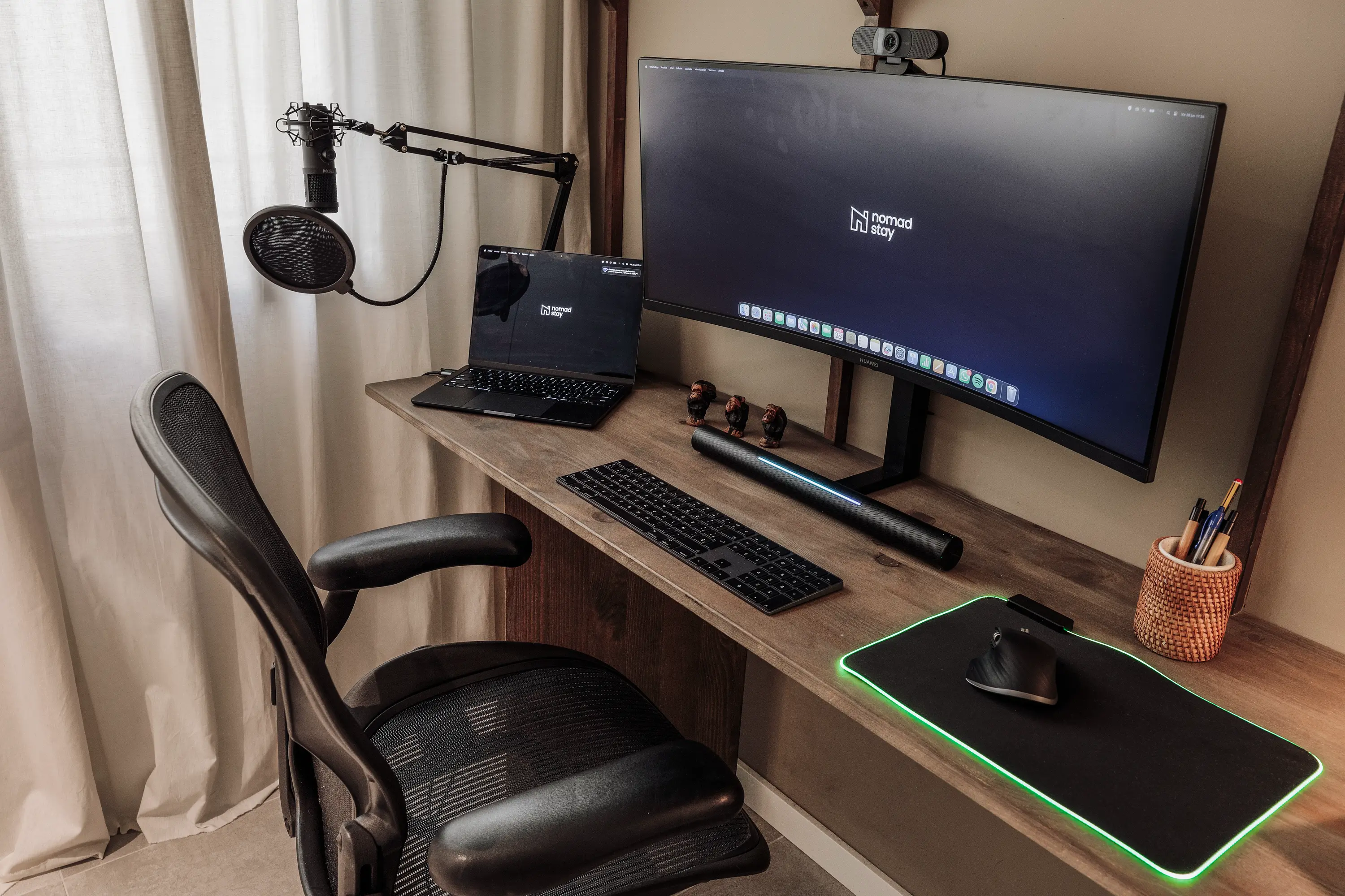 Modern 98m2 Lisbon Flat With Dedicated Home Office For Remote Productivity